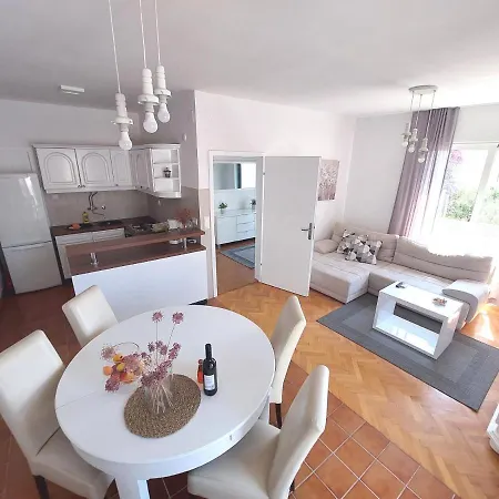 Gulin Apartman *